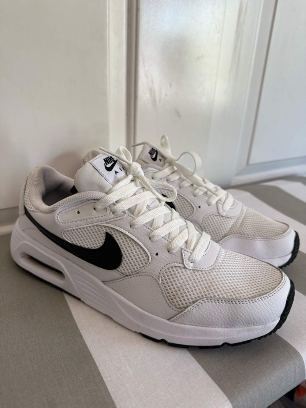 Nike White Air Max SC Sneakers with Black Swoosh - Picture 10 of 12
